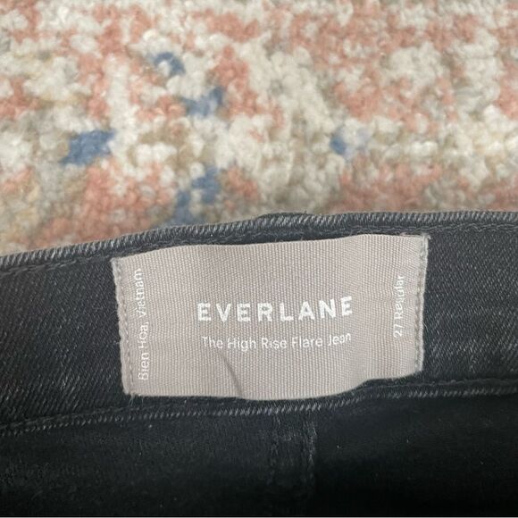 EVERLANE- The High Rise Flare Jean Raw Hem Black Light Wash Size 27 EUC - Picture 5 of 9